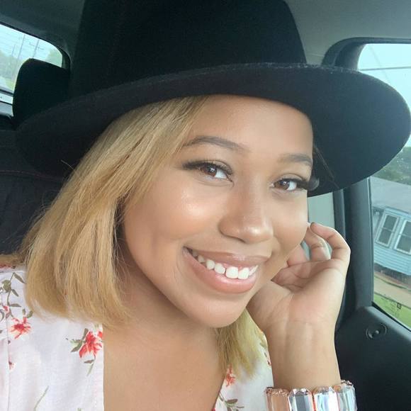 Meet your Posher, Nia - Picture 1 of 1